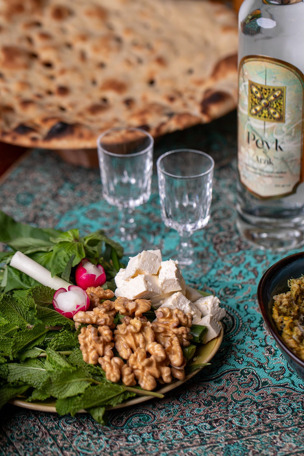 Peyk Arak 43% 50cl Persian raisin spirit, lifestyle shot